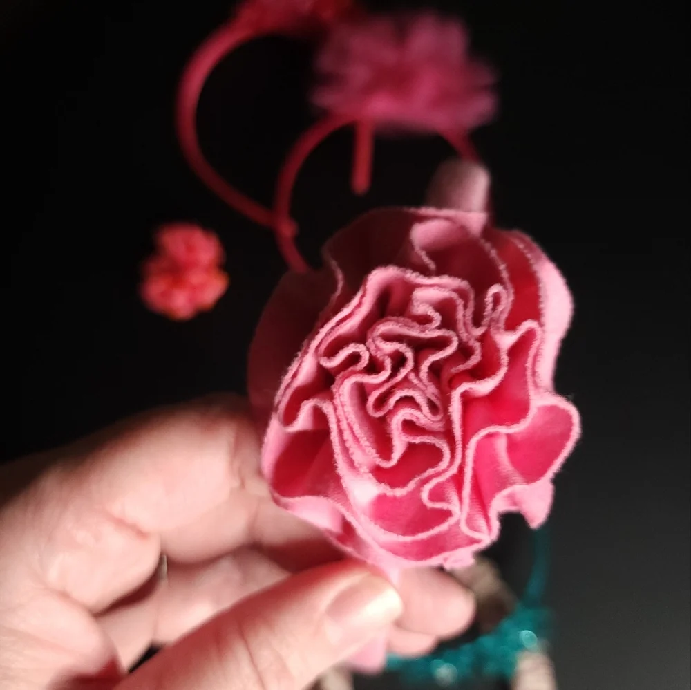 4 Head Bands And 1 Clip Floral and Solid Headband Set